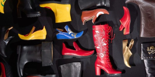 Tradición y diseño: el alma del calzado festero de La Rosa